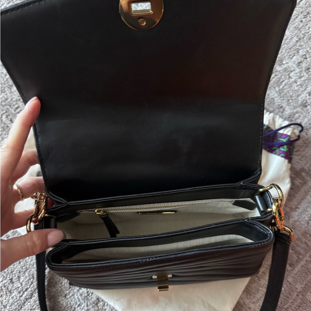 Tory Burch Kira Chevron Top Handle Satchel Like NEW - Picture 5 of 6